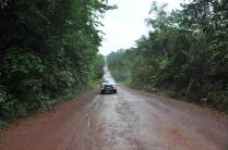 Além do asfalto, são 160 km de terra e barro na viagem entre Macapá e Oiapoque - AP